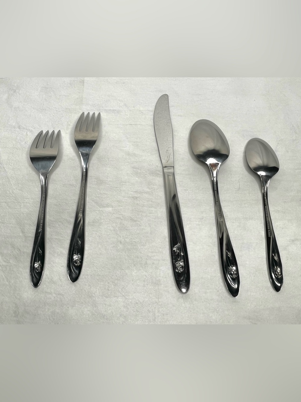 VINTAGE Dead Stock Americana Beauty Rose Flatware Set - New in Box - Picture 10 of 14